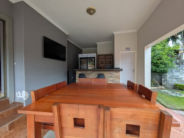 Dining terrace and bar